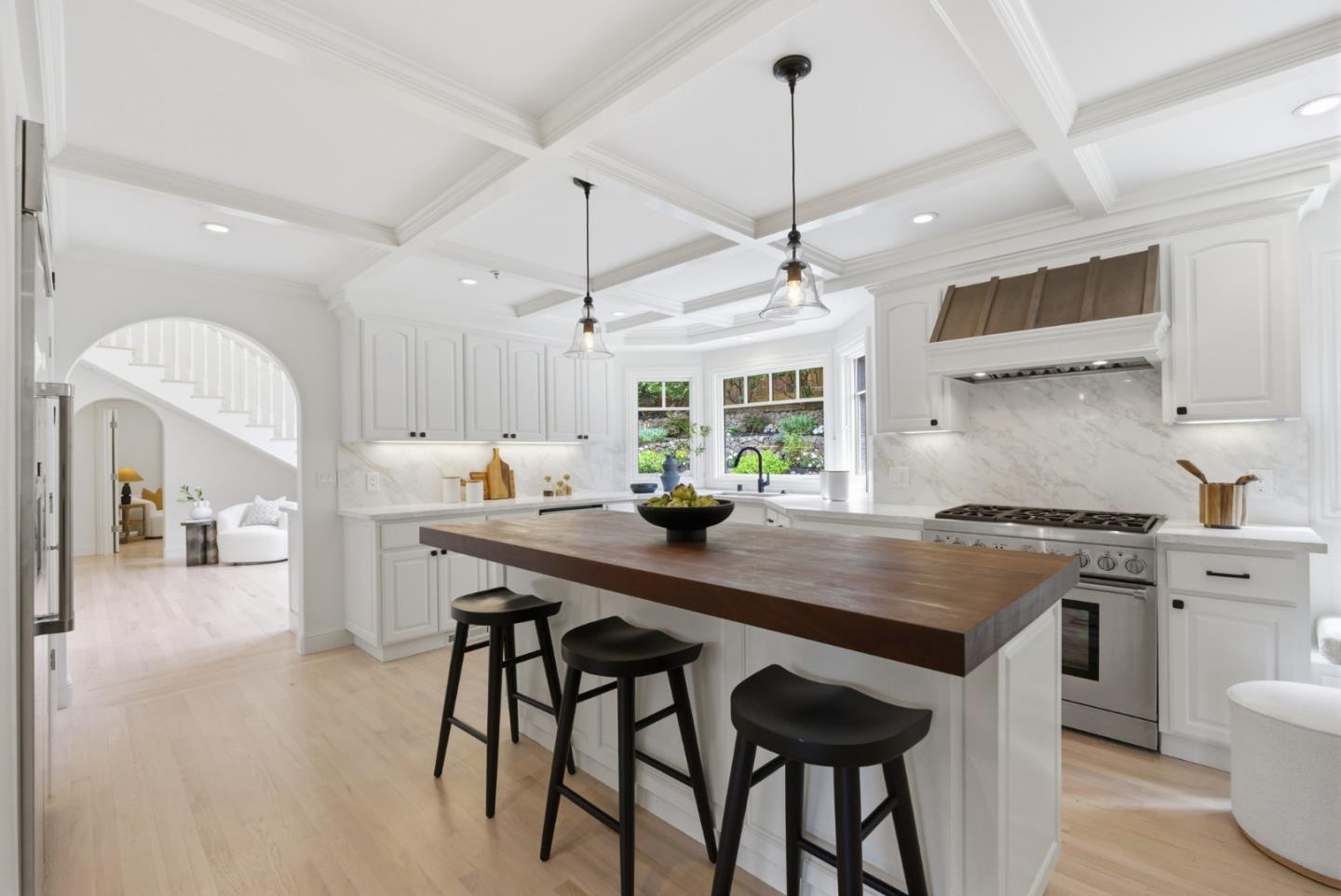 Detail Gallery Image 10 of 91 For 207 Edgehill Dr, San Carlos,  CA 94070 - 5 Beds | 3/1 Baths