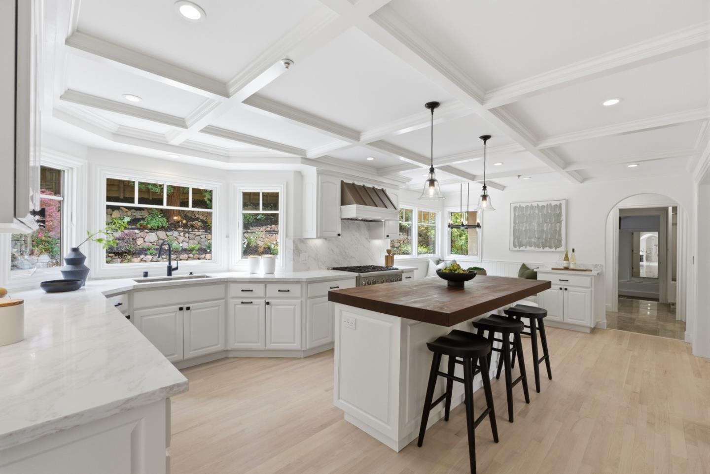 Detail Gallery Image 11 of 91 For 207 Edgehill Dr, San Carlos,  CA 94070 - 5 Beds | 3/1 Baths