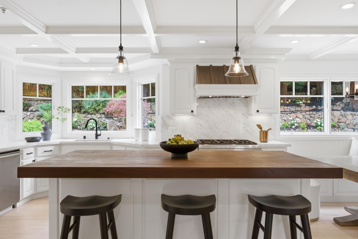 Detail Gallery Image 17 of 91 For 207 Edgehill Dr, San Carlos,  CA 94070 - 5 Beds | 3/1 Baths