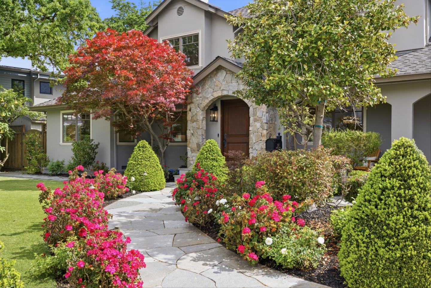 Detail Gallery Image 3 of 91 For 207 Edgehill Dr, San Carlos,  CA 94070 - 5 Beds | 3/1 Baths