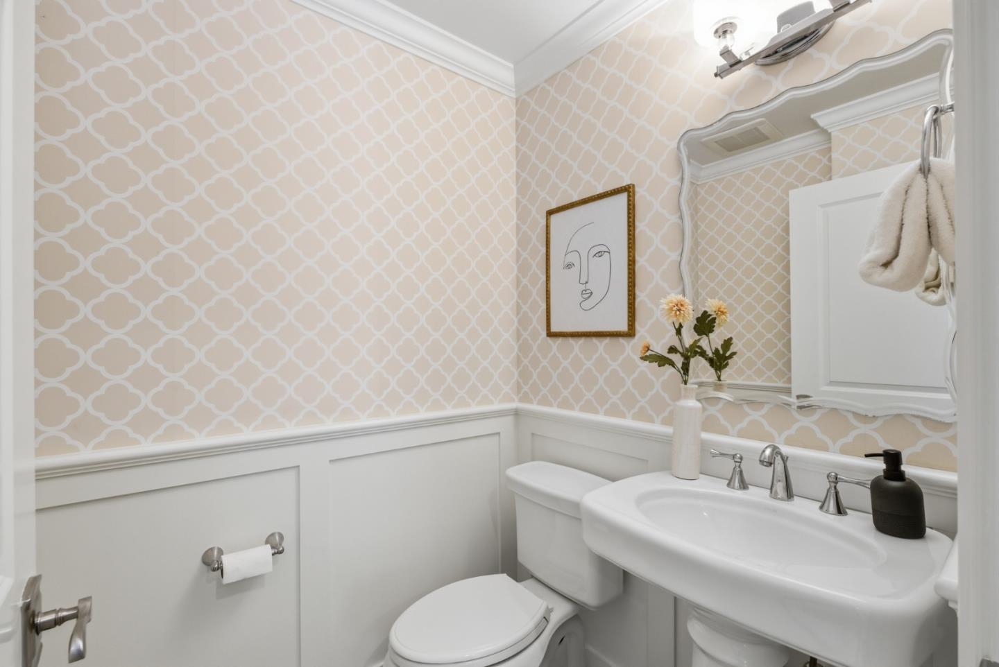 Detail Gallery Image 31 of 91 For 207 Edgehill Dr, San Carlos,  CA 94070 - 5 Beds | 3/1 Baths