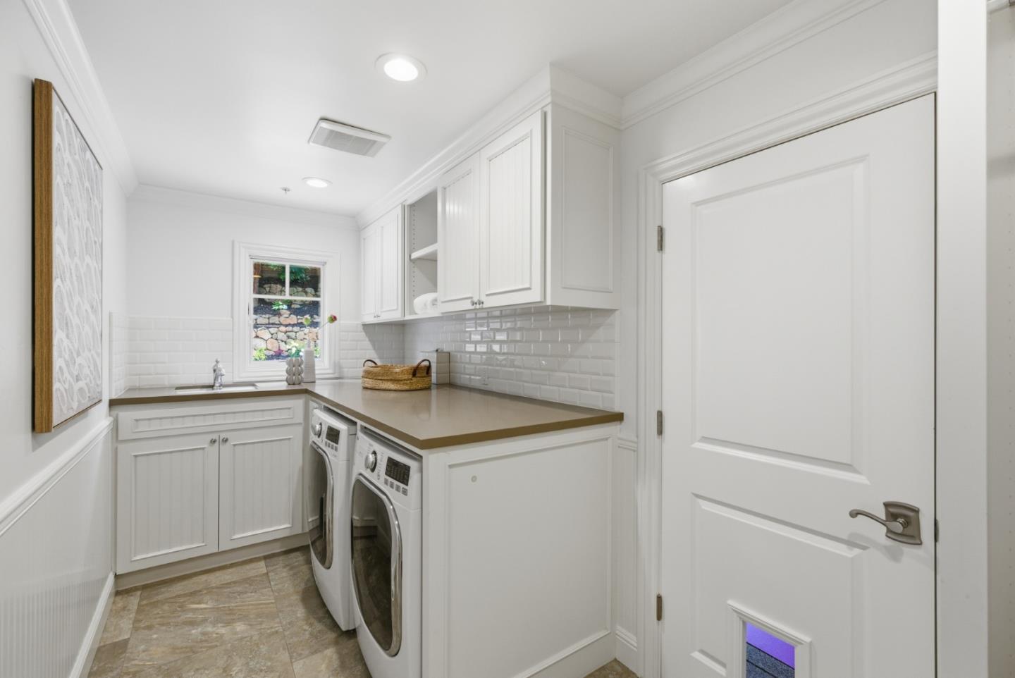 Detail Gallery Image 32 of 91 For 207 Edgehill Dr, San Carlos,  CA 94070 - 5 Beds | 3/1 Baths