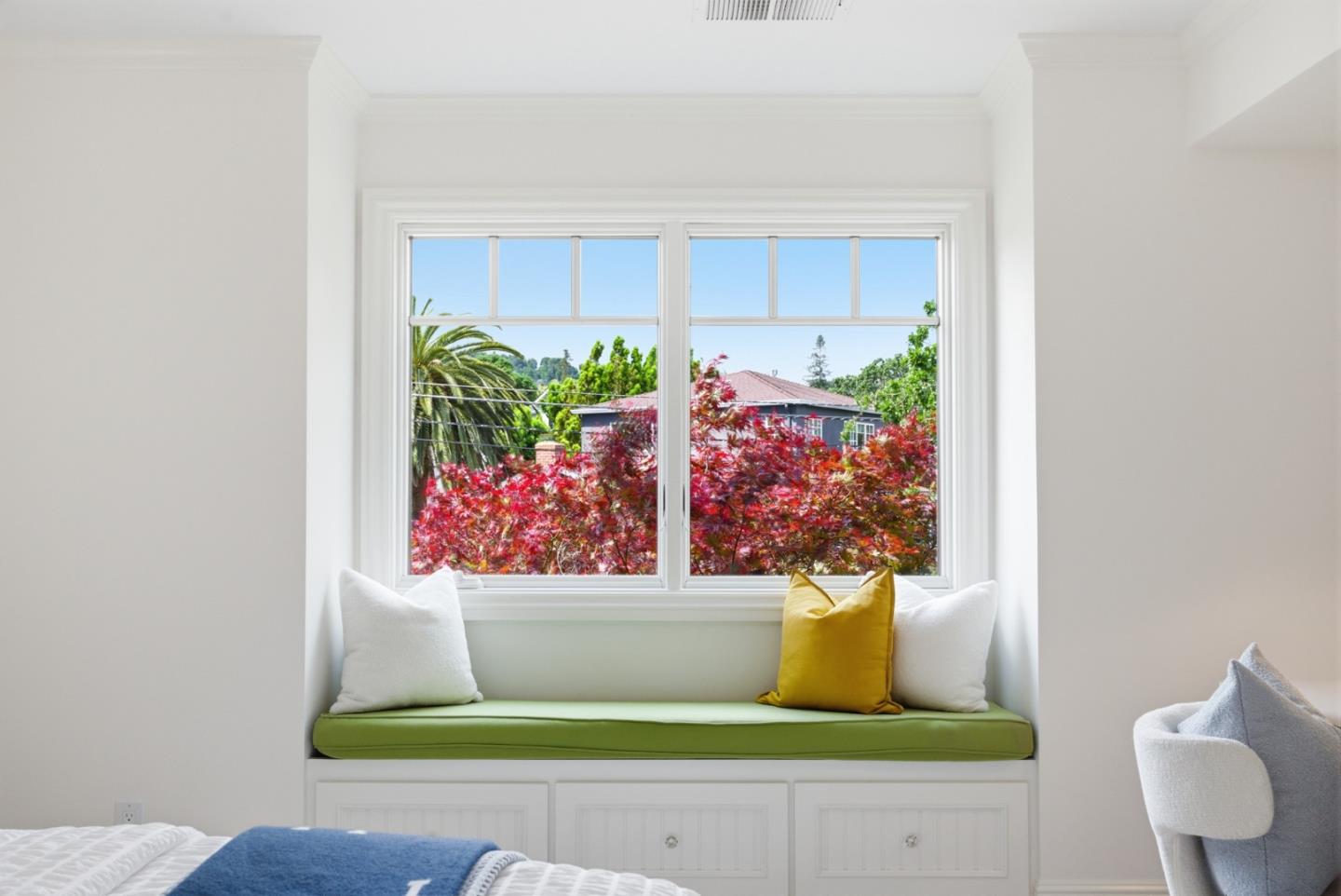 Detail Gallery Image 47 of 91 For 207 Edgehill Dr, San Carlos,  CA 94070 - 5 Beds | 3/1 Baths