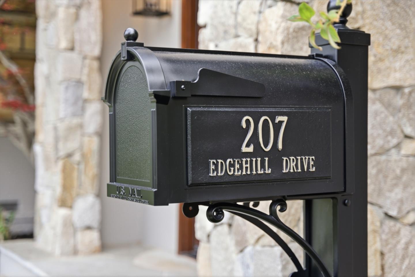 Detail Gallery Image 5 of 91 For 207 Edgehill Dr, San Carlos,  CA 94070 - 5 Beds | 3/1 Baths