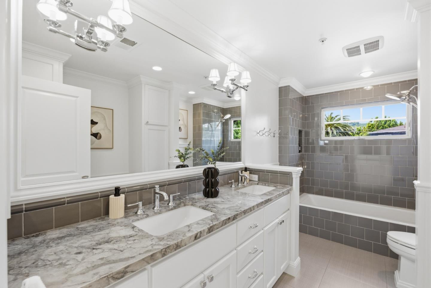 Detail Gallery Image 50 of 91 For 207 Edgehill Dr, San Carlos,  CA 94070 - 5 Beds | 3/1 Baths