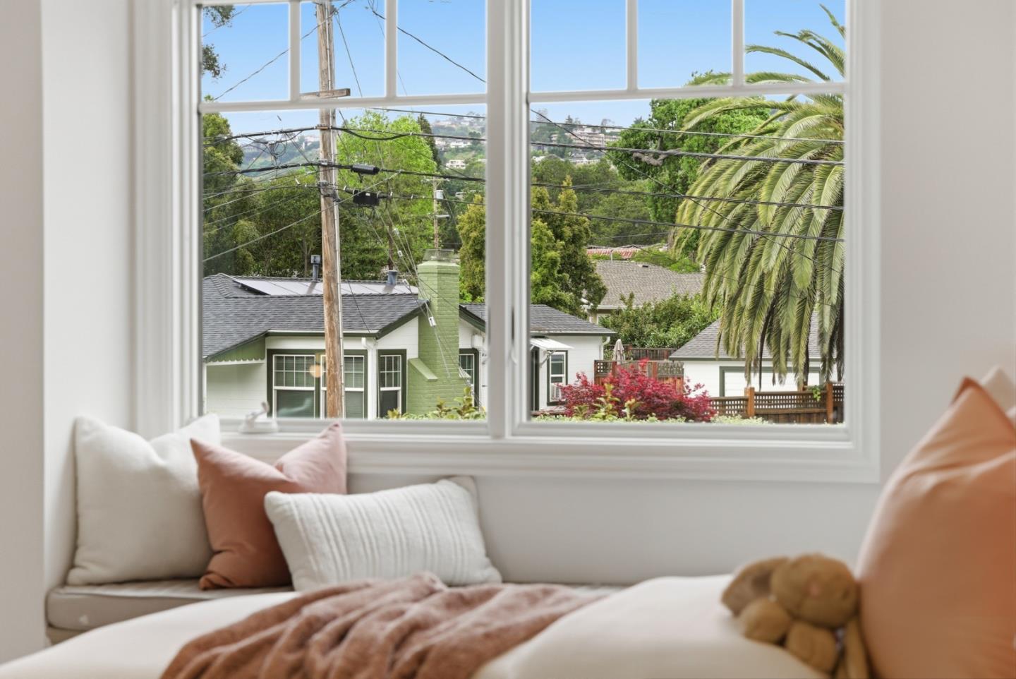 Detail Gallery Image 53 of 91 For 207 Edgehill Dr, San Carlos,  CA 94070 - 5 Beds | 3/1 Baths