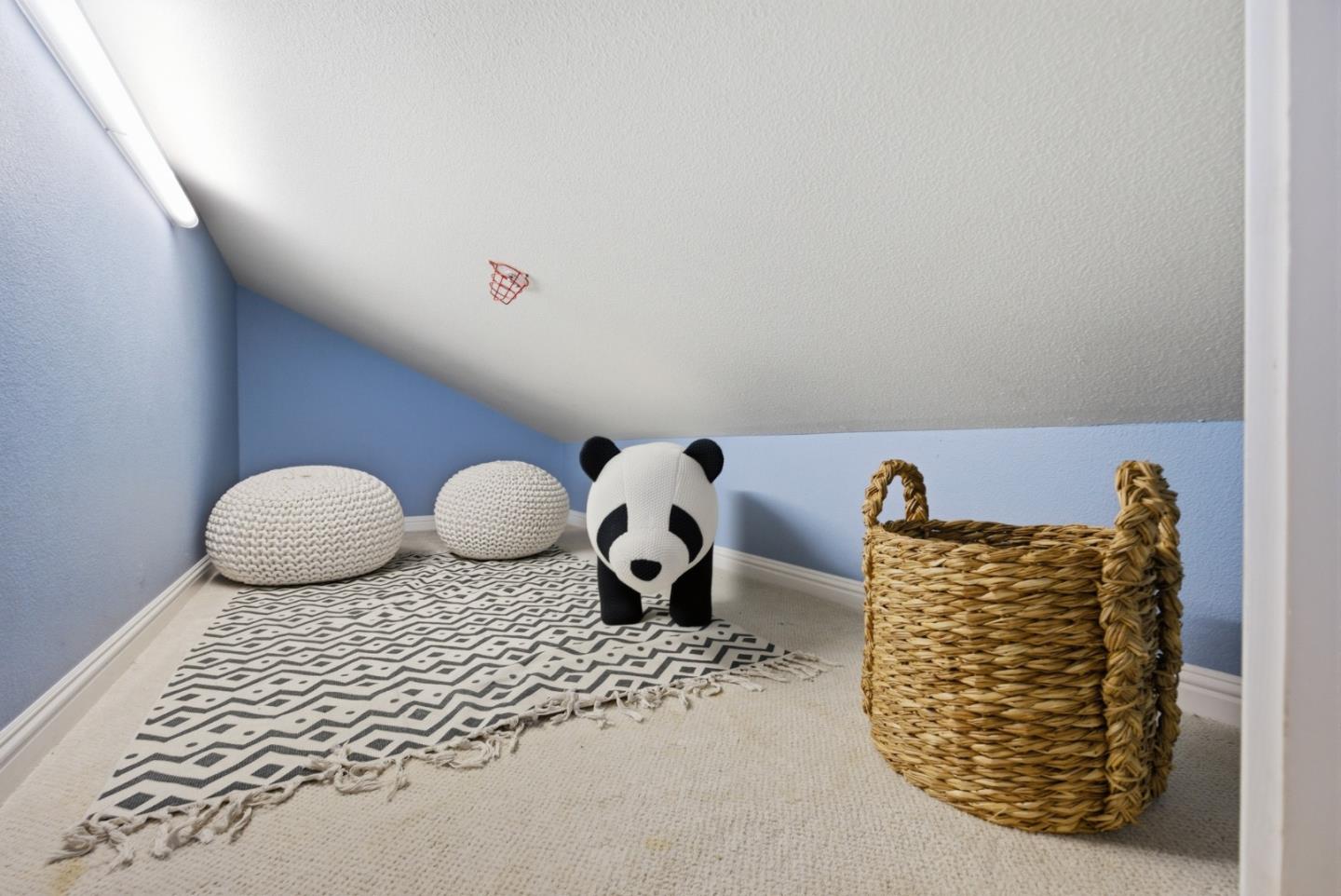 Detail Gallery Image 56 of 91 For 207 Edgehill Dr, San Carlos,  CA 94070 - 5 Beds | 3/1 Baths