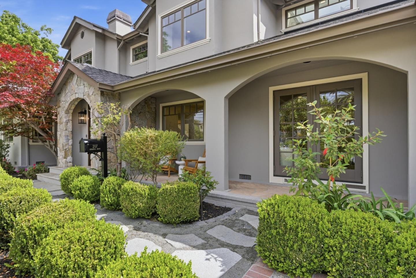 Detail Gallery Image 6 of 91 For 207 Edgehill Dr, San Carlos,  CA 94070 - 5 Beds | 3/1 Baths