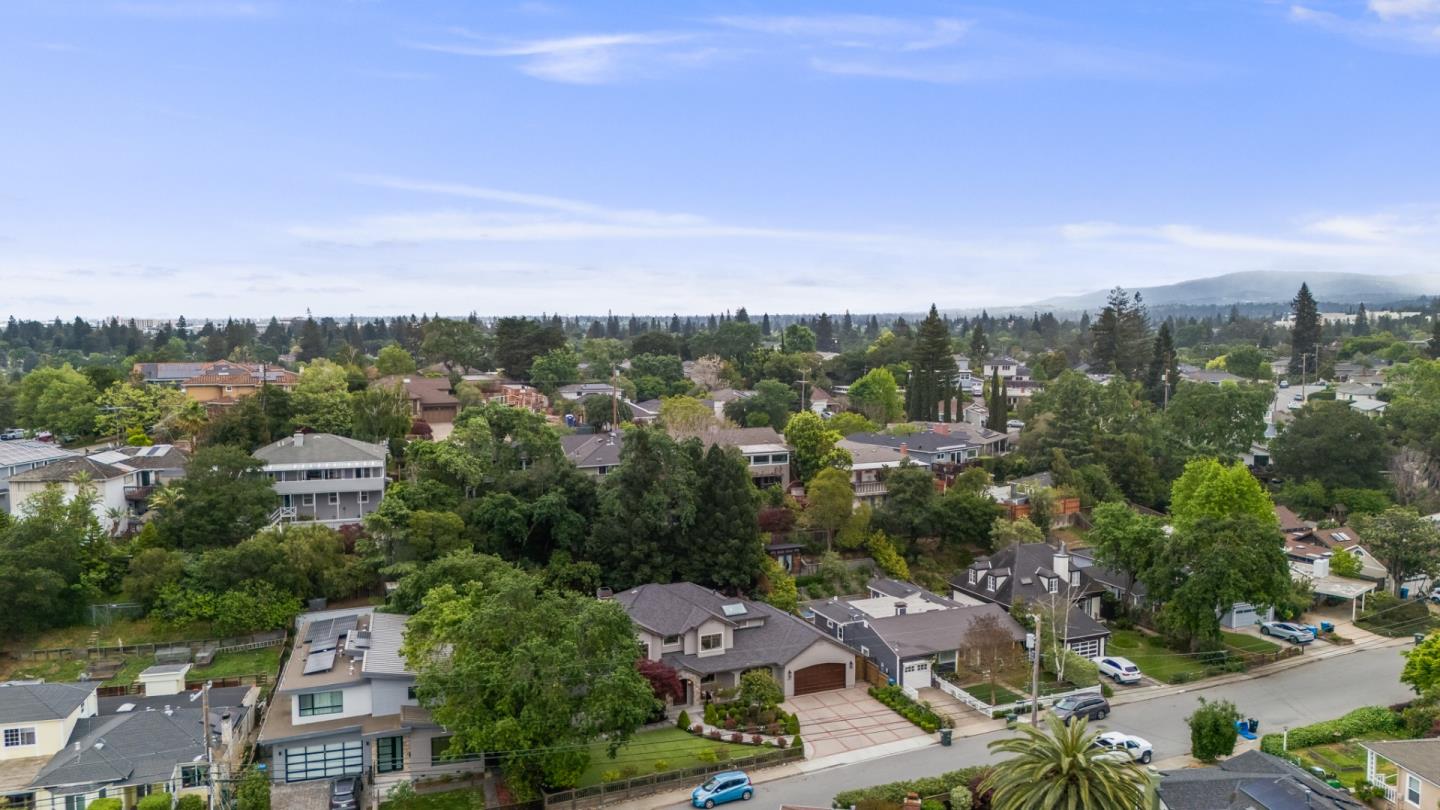 Detail Gallery Image 80 of 91 For 207 Edgehill Dr, San Carlos,  CA 94070 - 5 Beds | 3/1 Baths