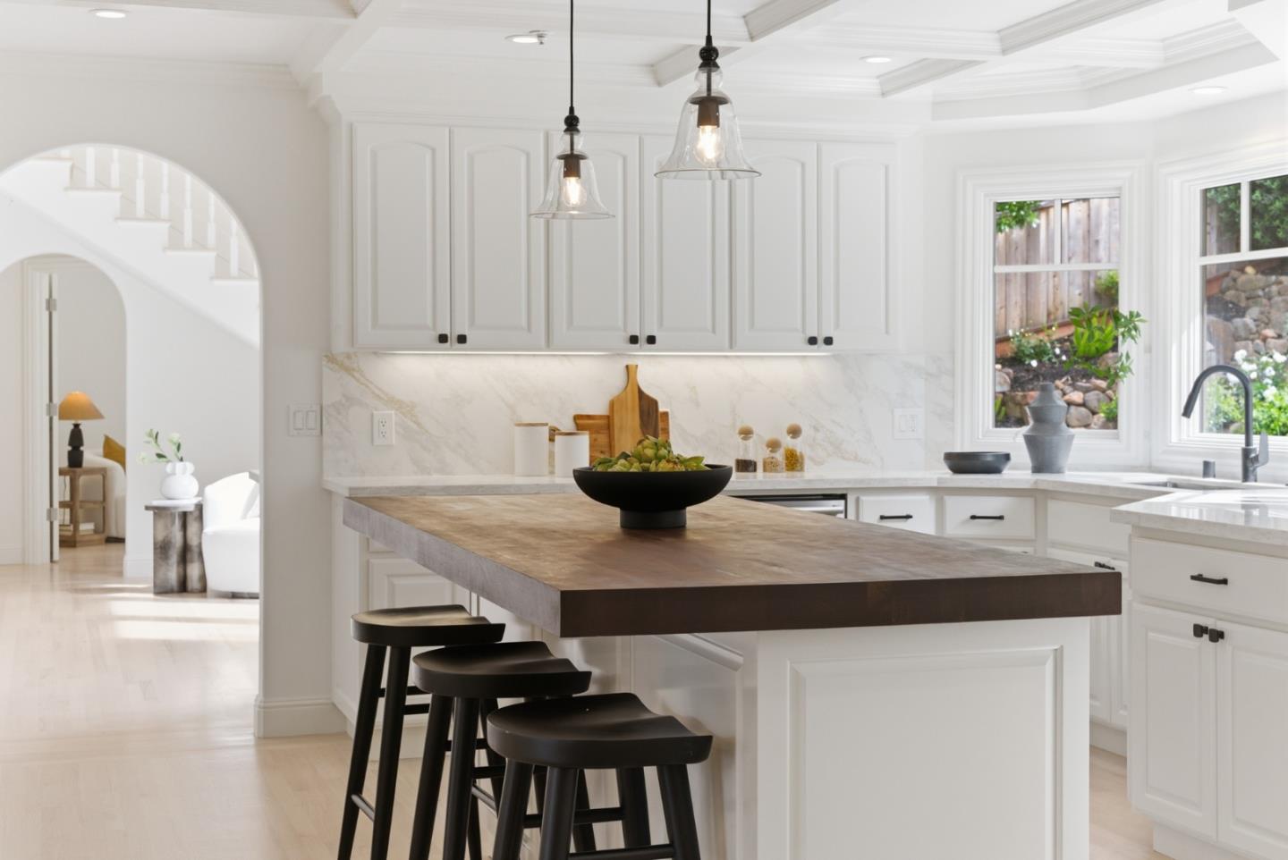 Detail Gallery Image 9 of 91 For 207 Edgehill Dr, San Carlos,  CA 94070 - 5 Beds | 3/1 Baths