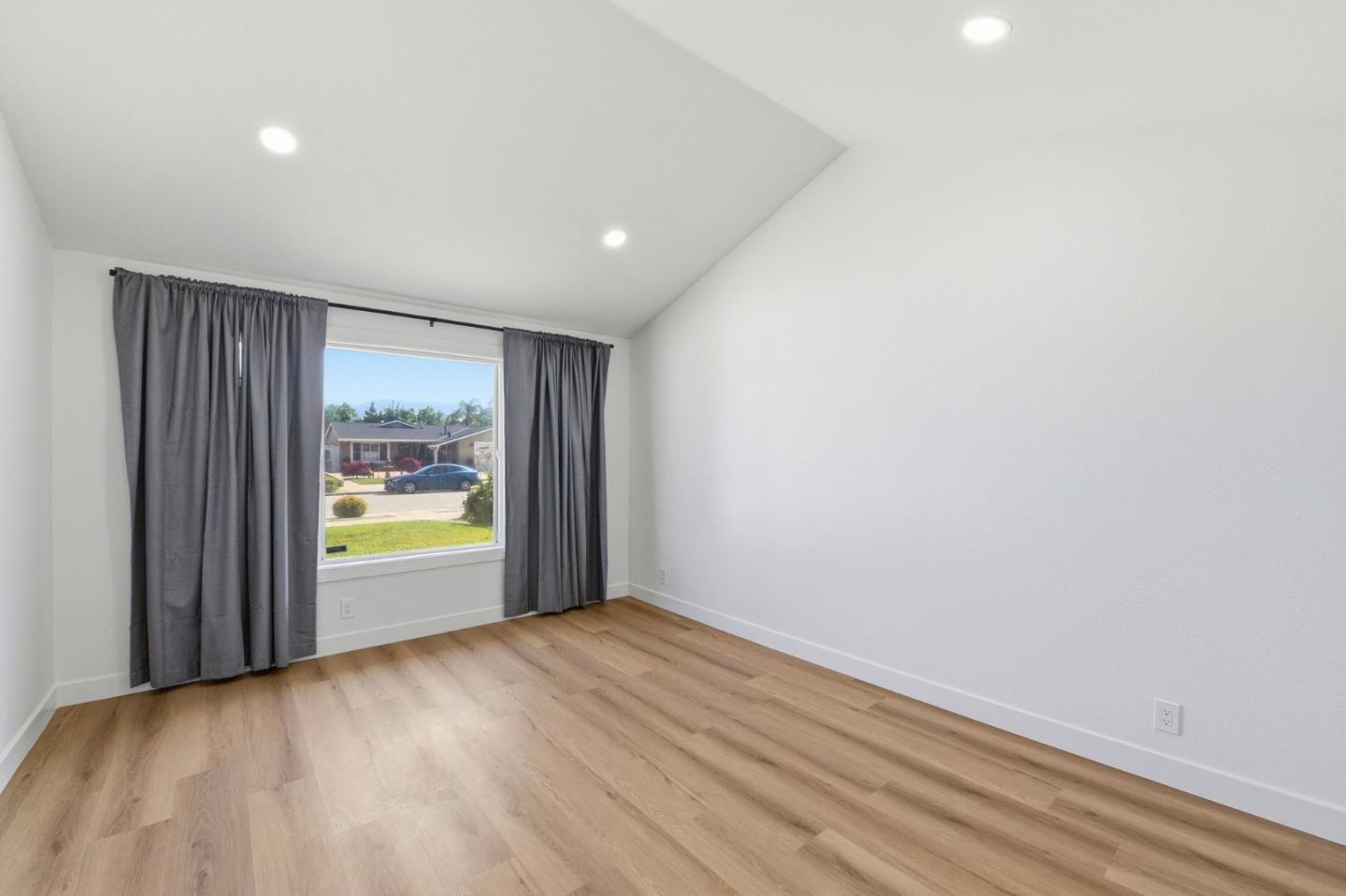 Detail Gallery Image 14 of 32 For 723 Anvil Ct, San Jose,  CA 95133 - 4 Beds | 2 Baths