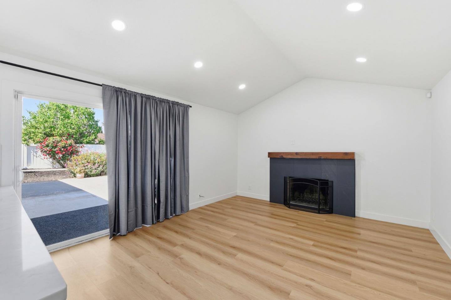 Detail Gallery Image 4 of 32 For 723 Anvil Ct, San Jose,  CA 95133 - 4 Beds | 2 Baths