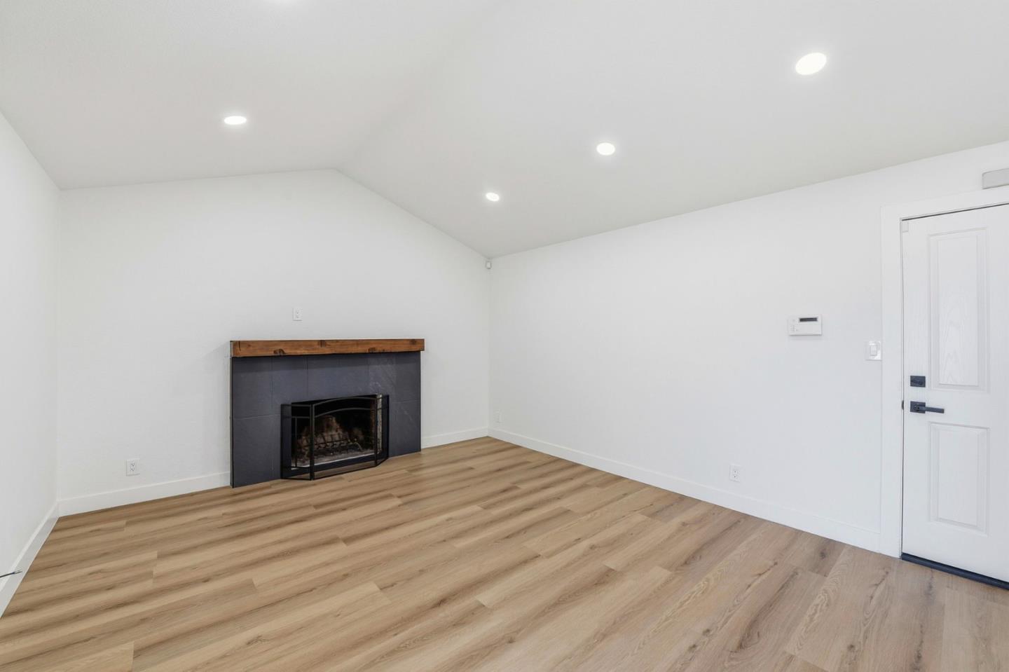 Detail Gallery Image 5 of 32 For 723 Anvil Ct, San Jose,  CA 95133 - 4 Beds | 2 Baths