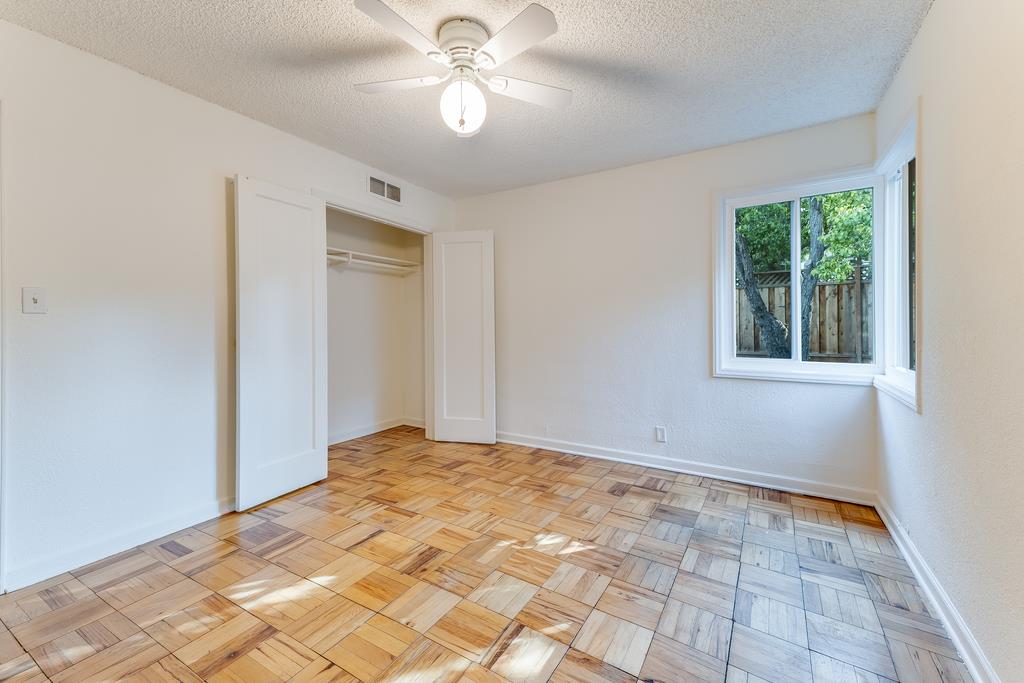 Detail Gallery Image 12 of 23 For 2620 Middlefield Rd, Palo Alto,  CA 94306 - 2 Beds | 1/1 Baths