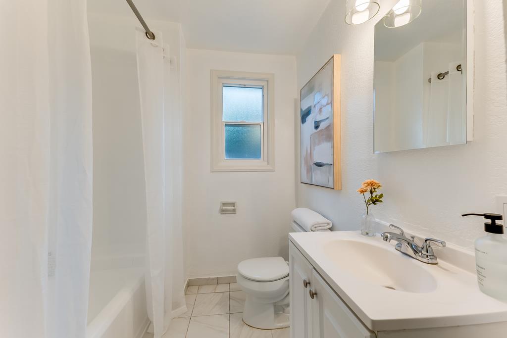 Detail Gallery Image 13 of 23 For 2620 Middlefield Rd, Palo Alto,  CA 94306 - 2 Beds | 1/1 Baths