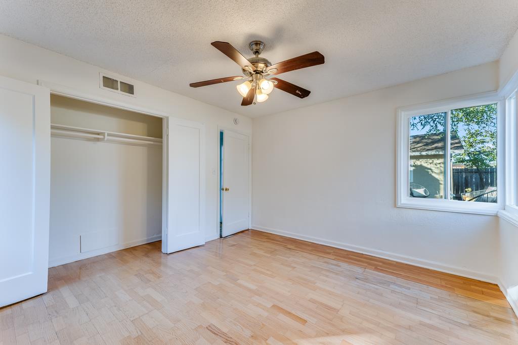 Detail Gallery Image 14 of 23 For 2620 Middlefield Rd, Palo Alto,  CA 94306 - 2 Beds | 1/1 Baths