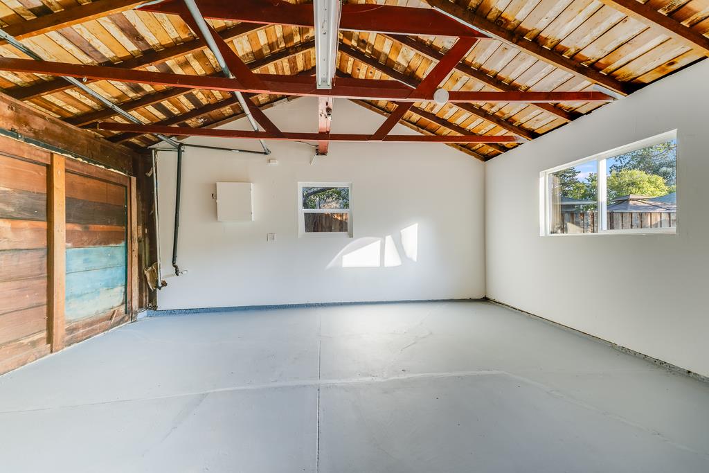 Detail Gallery Image 15 of 23 For 2620 Middlefield Rd, Palo Alto,  CA 94306 - 2 Beds | 1/1 Baths