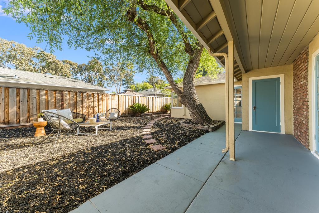 Detail Gallery Image 22 of 23 For 2620 Middlefield Rd, Palo Alto,  CA 94306 - 2 Beds | 1/1 Baths