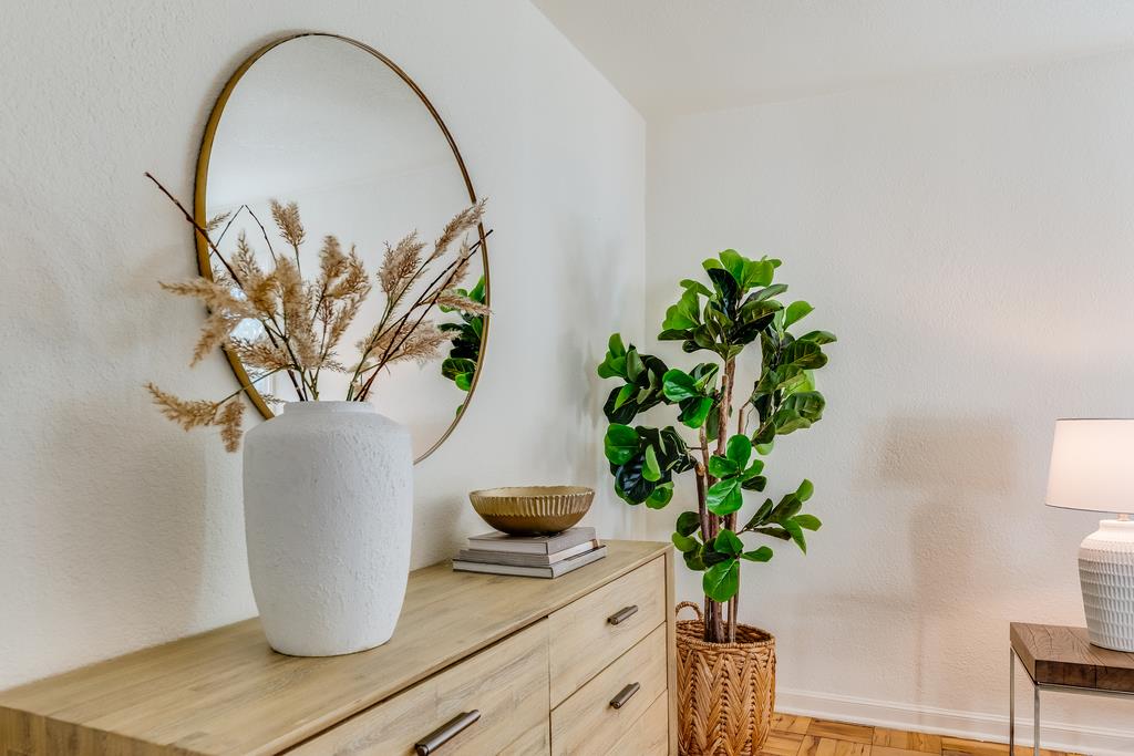 Detail Gallery Image 5 of 23 For 2620 Middlefield Rd, Palo Alto,  CA 94306 - 2 Beds | 1/1 Baths