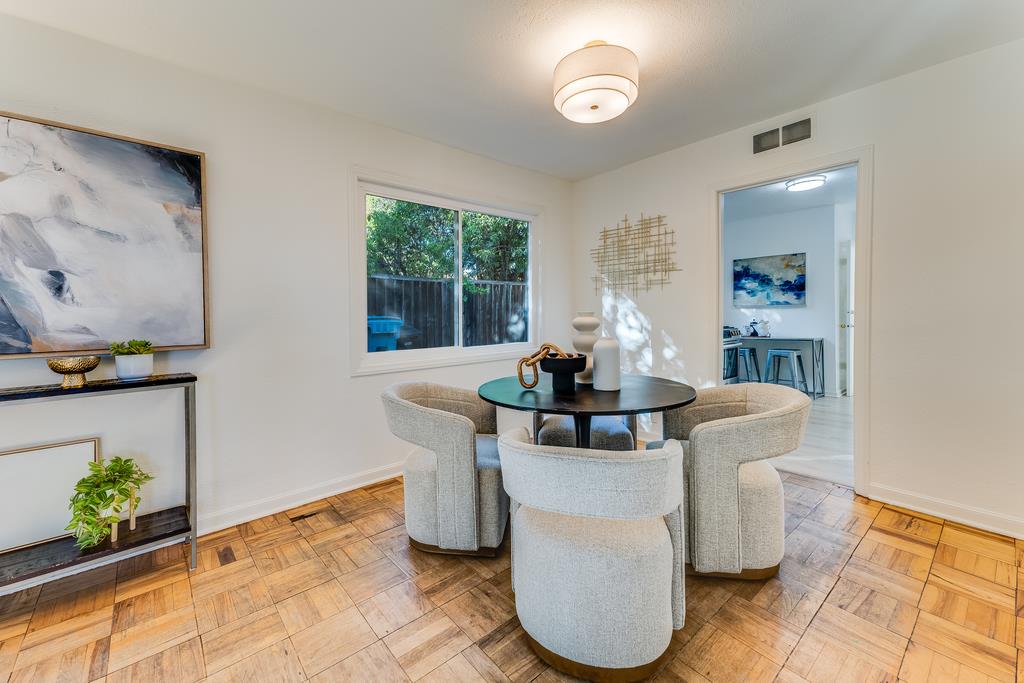 Detail Gallery Image 7 of 23 For 2620 Middlefield Rd, Palo Alto,  CA 94306 - 2 Beds | 1/1 Baths