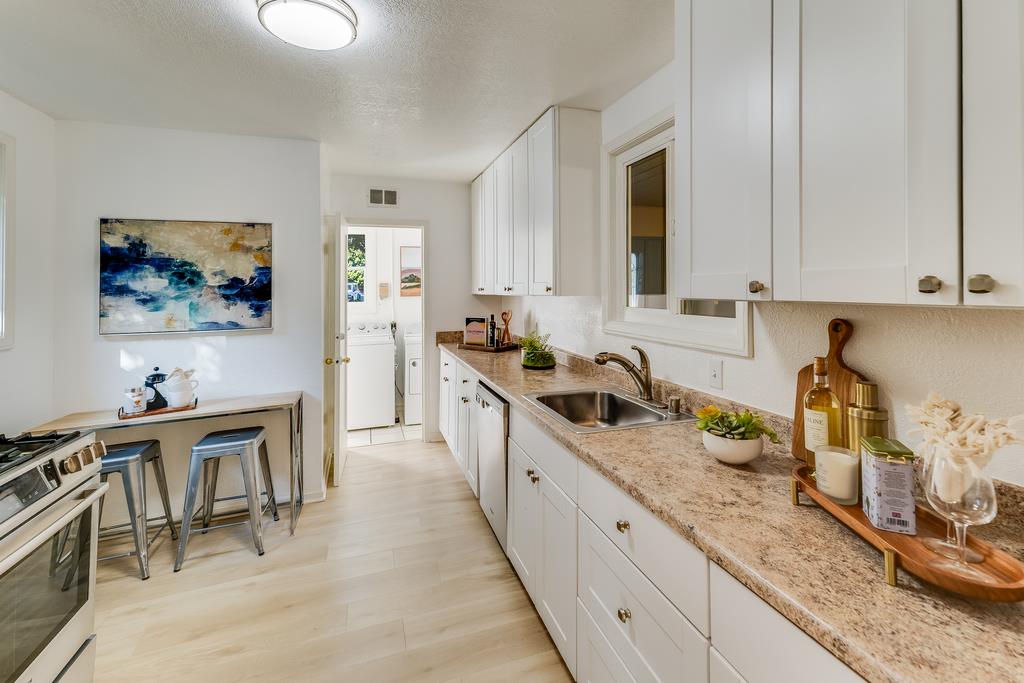 Detail Gallery Image 8 of 23 For 2620 Middlefield Rd, Palo Alto,  CA 94306 - 2 Beds | 1/1 Baths