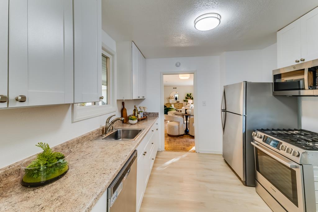 Detail Gallery Image 9 of 23 For 2620 Middlefield Rd, Palo Alto,  CA 94306 - 2 Beds | 1/1 Baths