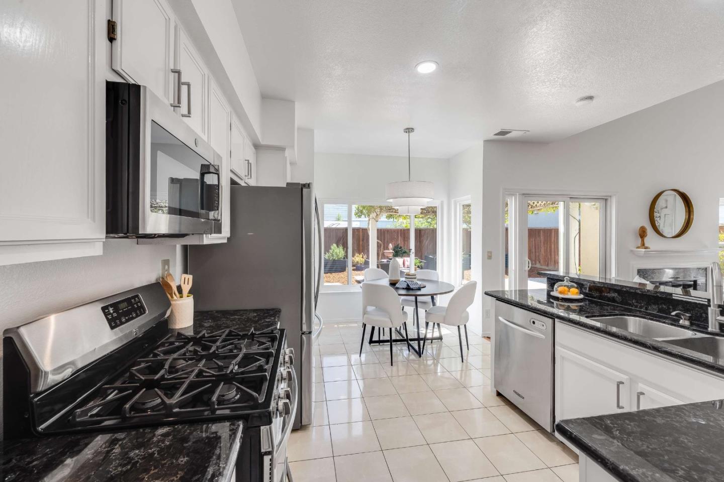 Detail Gallery Image 8 of 55 For 11692 Westshore Ct, Cupertino,  CA 95014 - 4 Beds | 3 Baths