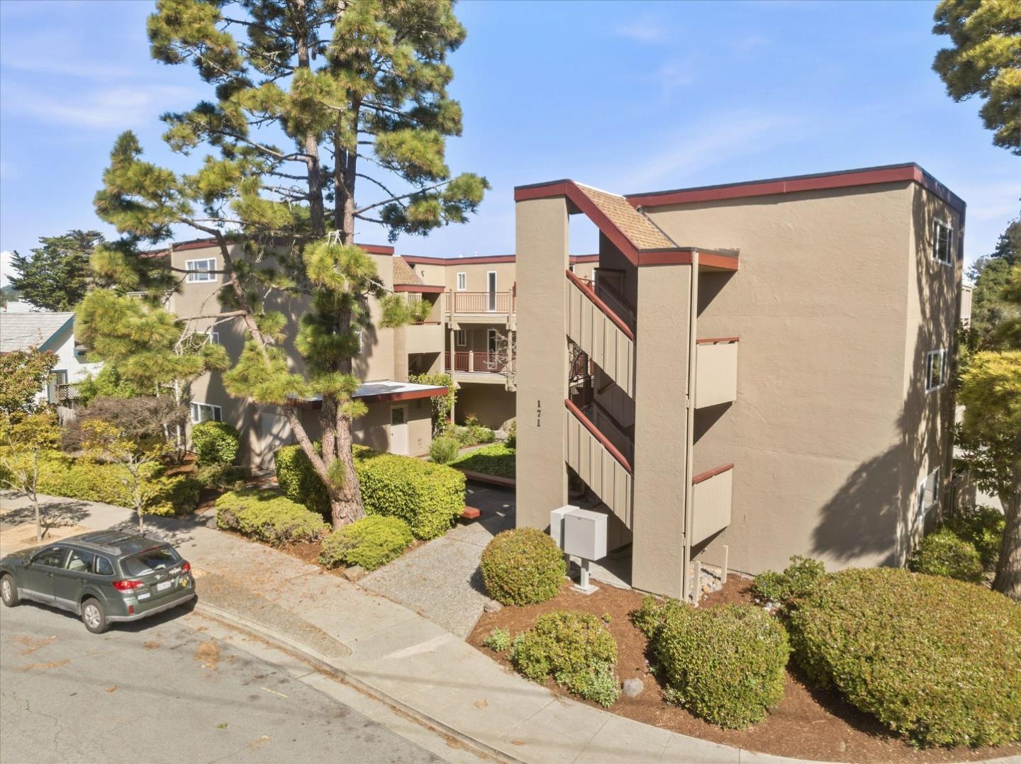 Detail Gallery Image 3 of 31 For 171 Marine Parade, Santa Cruz,  CA 95062 - – Beds | – Baths