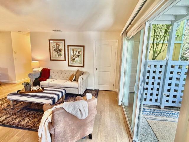 Detail Gallery Image 3 of 22 For 755 14th Ave #411,  Santa Cruz,  CA 95062 - 1 Beds | 1 Baths