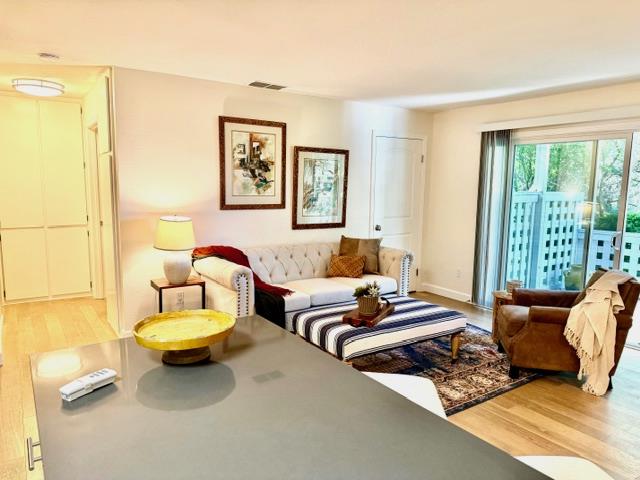 Detail Gallery Image 5 of 22 For 755 14th Ave #411,  Santa Cruz,  CA 95062 - 1 Beds | 1 Baths