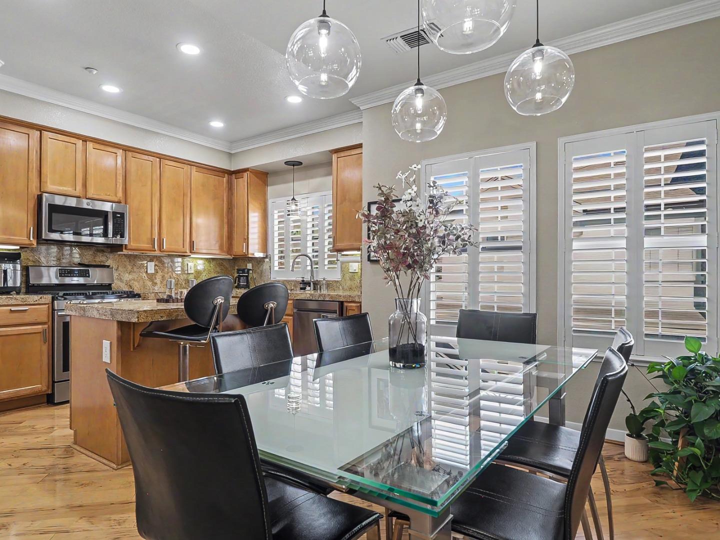 Detail Gallery Image 11 of 39 For 1100 Wabesco Pl, San Jose,  CA 95125 - 2 Beds | 2 Baths