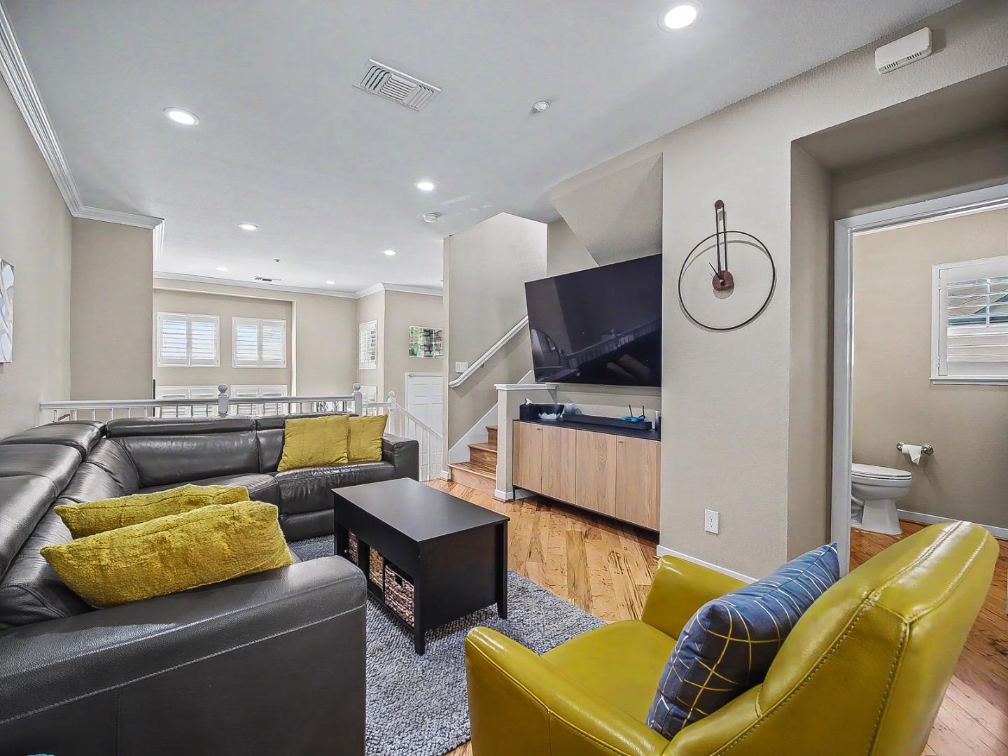 Detail Gallery Image 7 of 39 For 1100 Wabesco Pl, San Jose,  CA 95125 - 2 Beds | 2 Baths