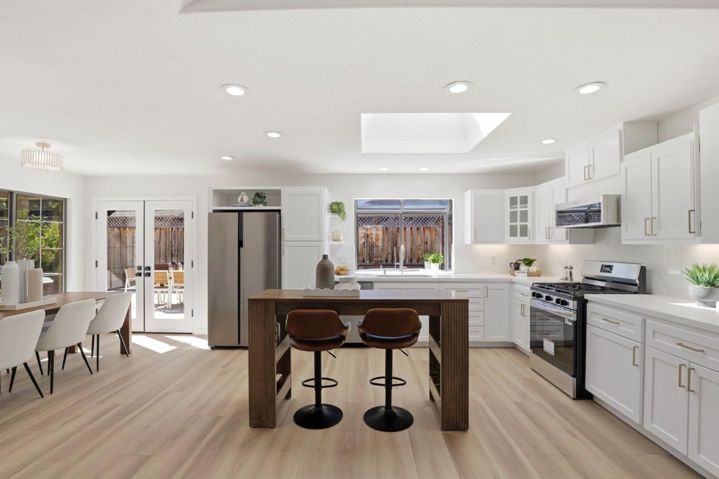 Detail Gallery Image 9 of 32 For 20730 Fargo Dr, Cupertino,  CA 95014 - 3 Beds | 2 Baths