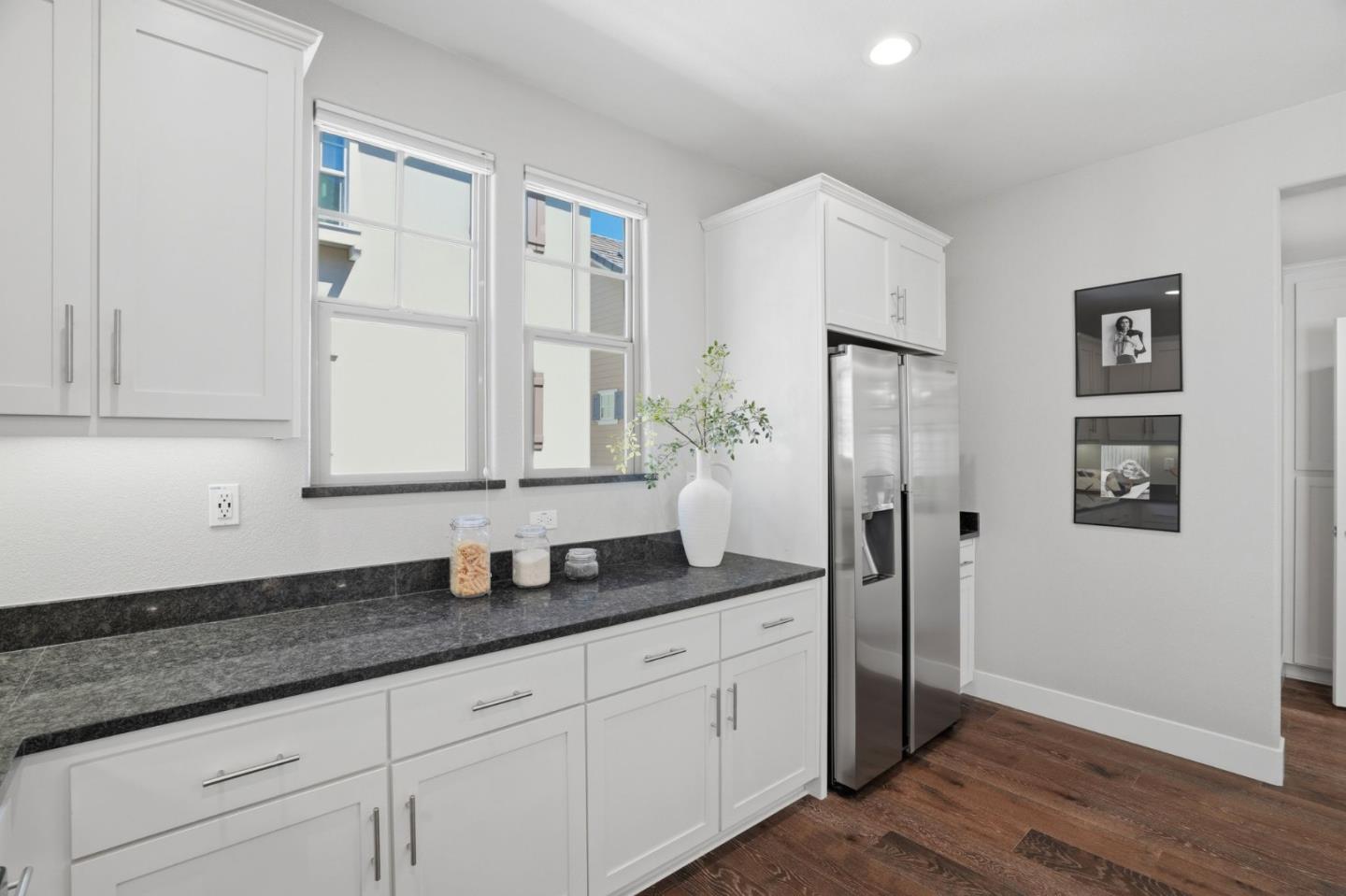 Detail Gallery Image 13 of 51 For 3102 Pyramid Way, Mountain View,  CA 94043 - 3 Beds | 3/1 Baths