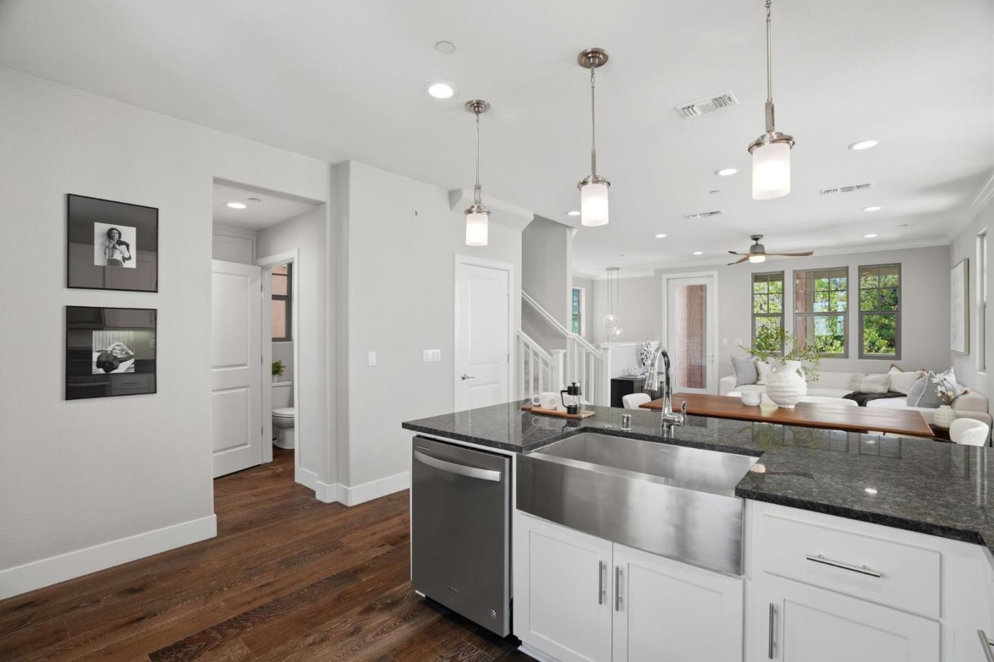 Detail Gallery Image 14 of 51 For 3102 Pyramid Way, Mountain View,  CA 94043 - 3 Beds | 3/1 Baths