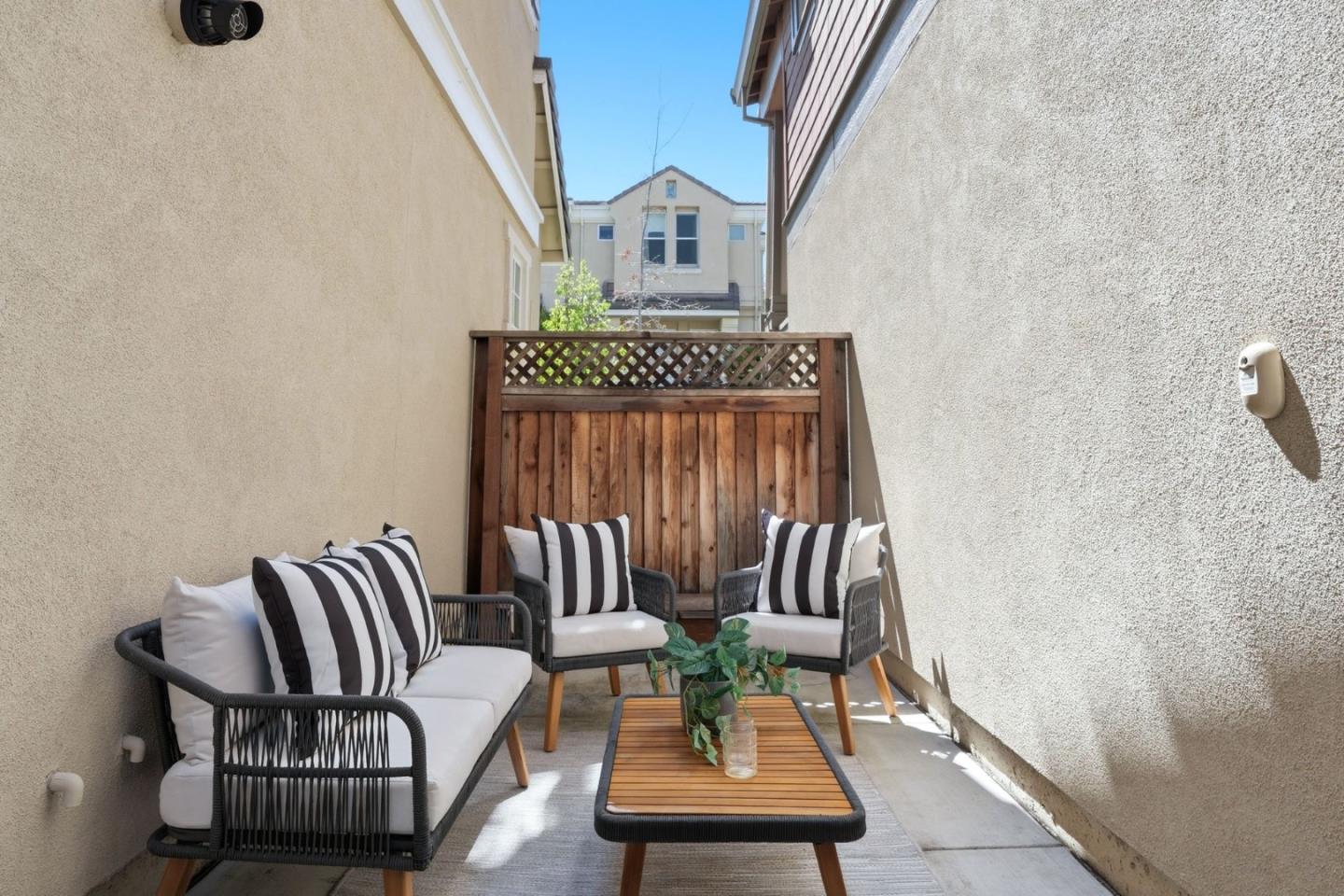 Detail Gallery Image 33 of 51 For 3102 Pyramid Way, Mountain View,  CA 94043 - 3 Beds | 3/1 Baths