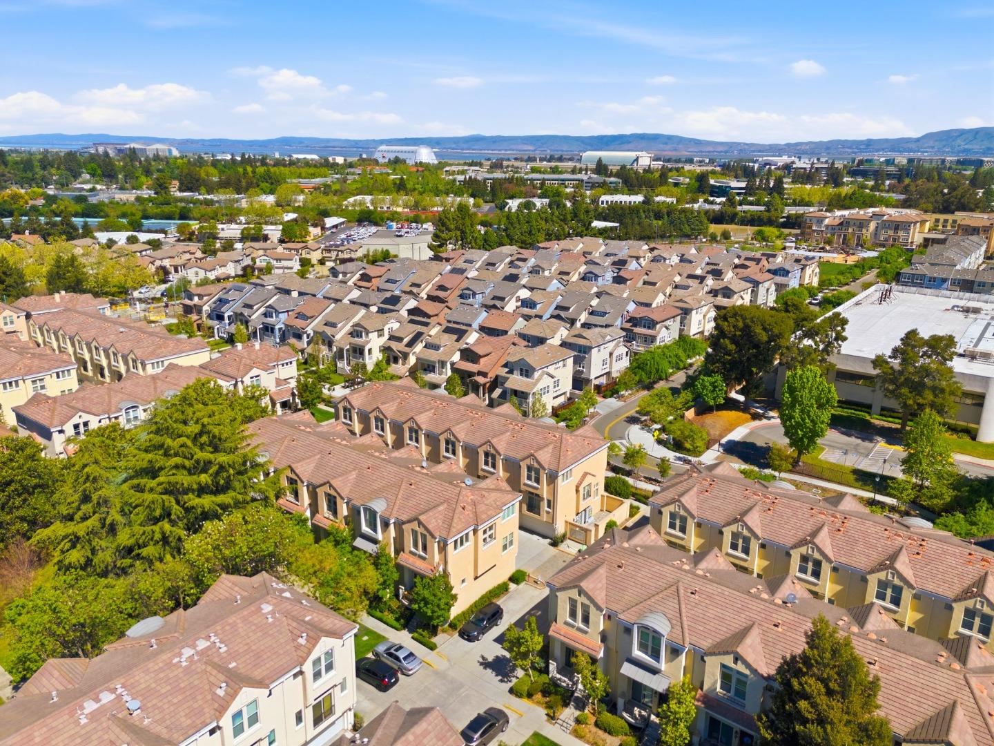 Detail Gallery Image 40 of 51 For 3102 Pyramid Way, Mountain View,  CA 94043 - 3 Beds | 3/1 Baths