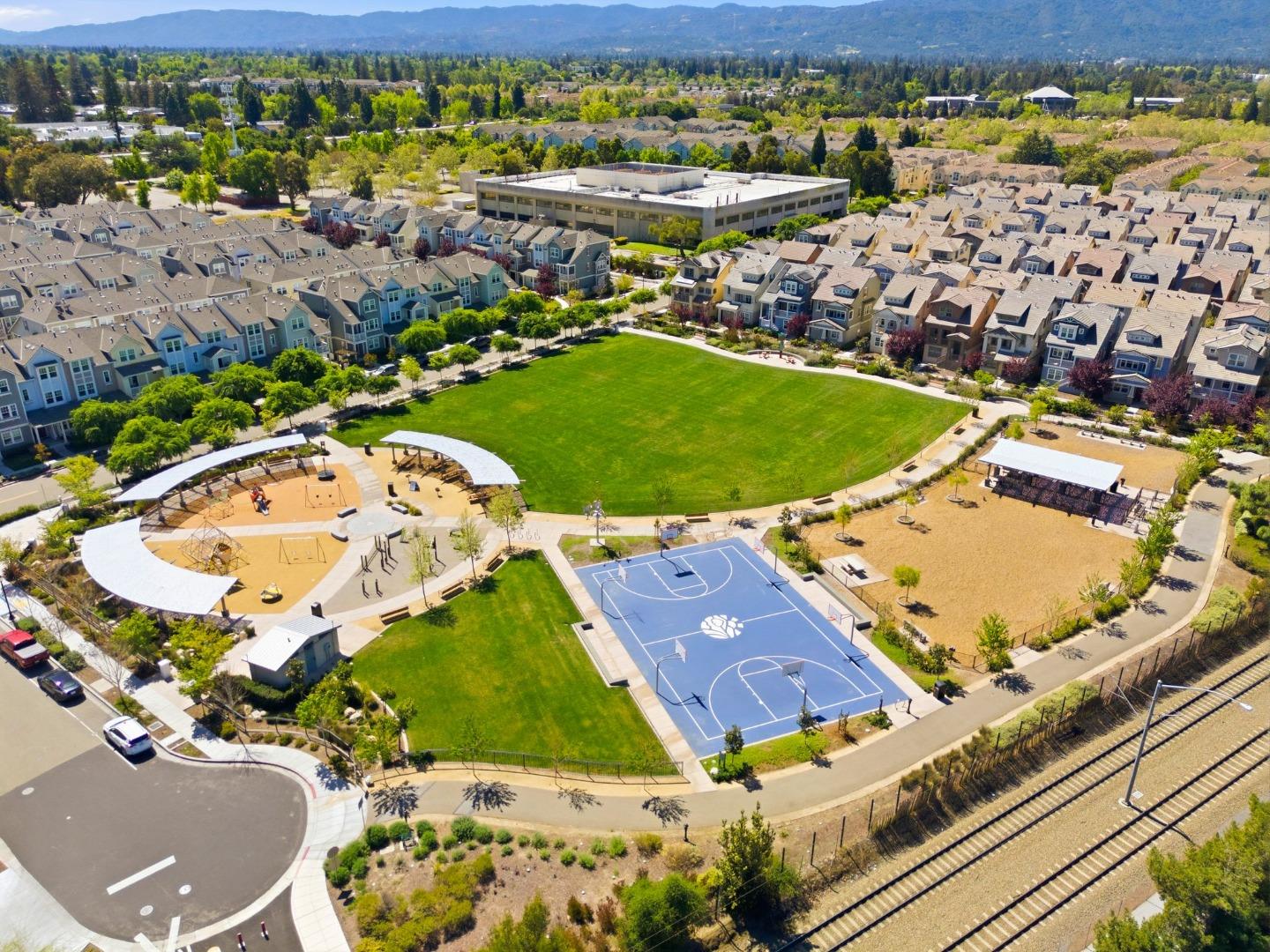 Detail Gallery Image 45 of 51 For 3102 Pyramid Way, Mountain View,  CA 94043 - 3 Beds | 3/1 Baths