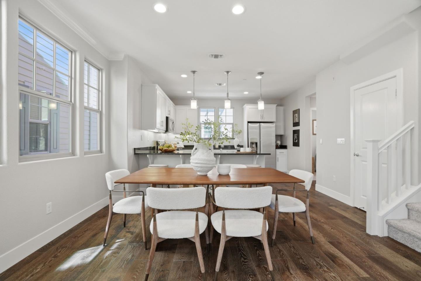 Detail Gallery Image 7 of 51 For 3102 Pyramid Way, Mountain View,  CA 94043 - 3 Beds | 3/1 Baths