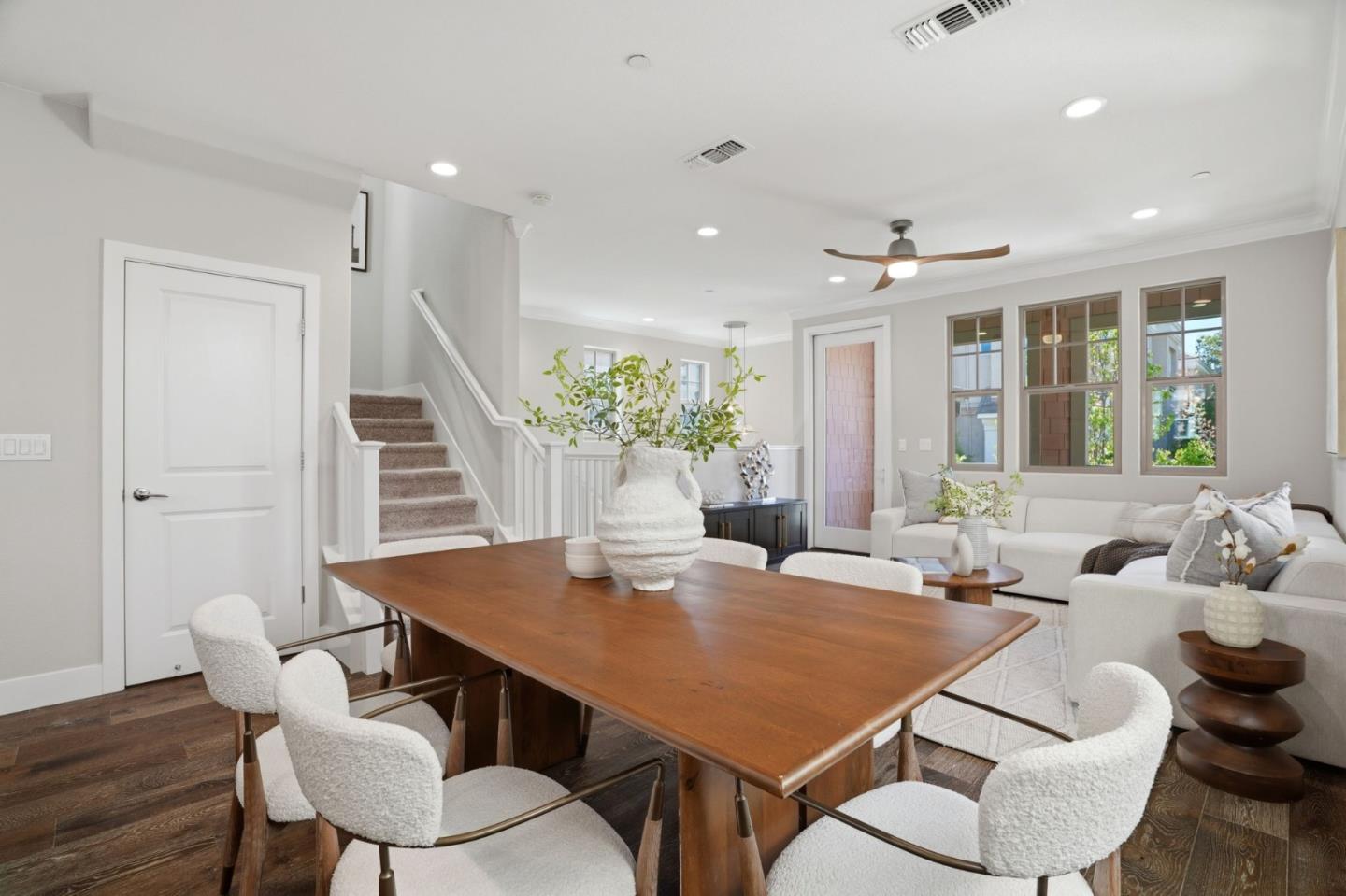 Detail Gallery Image 8 of 51 For 3102 Pyramid Way, Mountain View,  CA 94043 - 3 Beds | 3/1 Baths