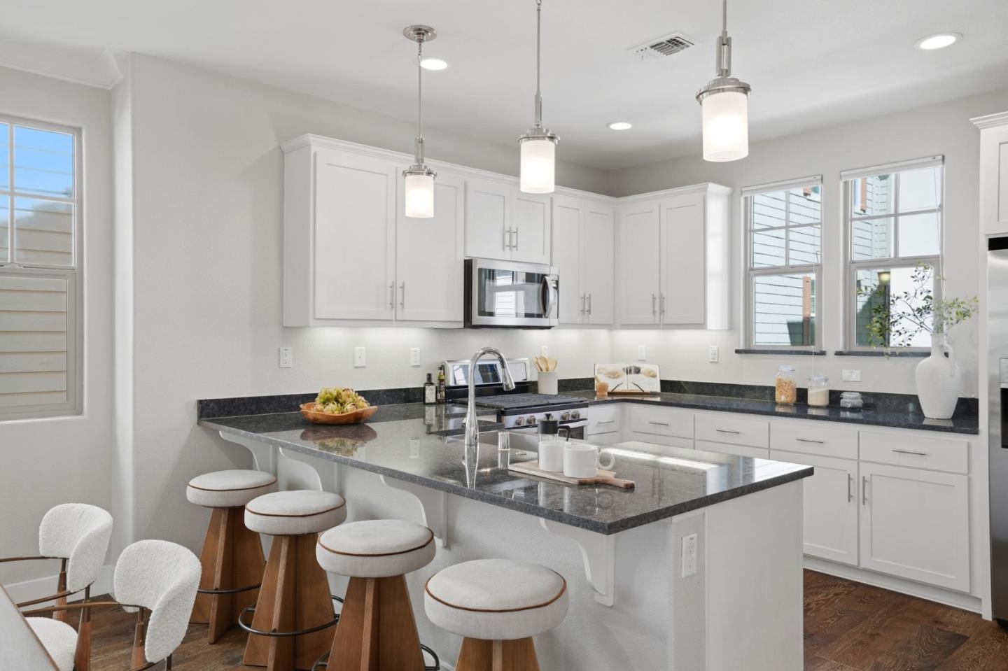 Detail Gallery Image 9 of 51 For 3102 Pyramid Way, Mountain View,  CA 94043 - 3 Beds | 3/1 Baths