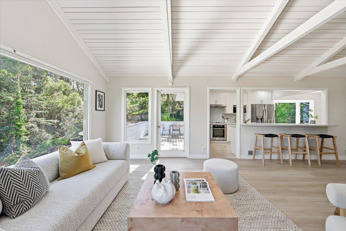 Detail Gallery Image 11 of 109 For 6 Spring Valley Ln, Millbrae,  CA 94030 - 6 Beds | 4 Baths