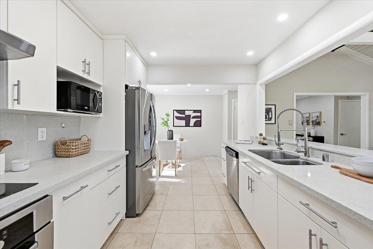 Detail Gallery Image 17 of 109 For 6 Spring Valley Ln, Millbrae,  CA 94030 - 6 Beds | 4 Baths