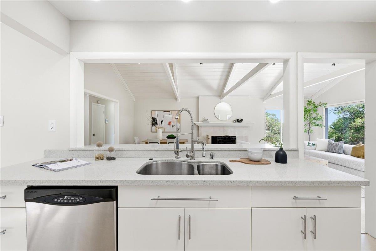 Detail Gallery Image 18 of 109 For 6 Spring Valley Ln, Millbrae,  CA 94030 - 6 Beds | 4 Baths