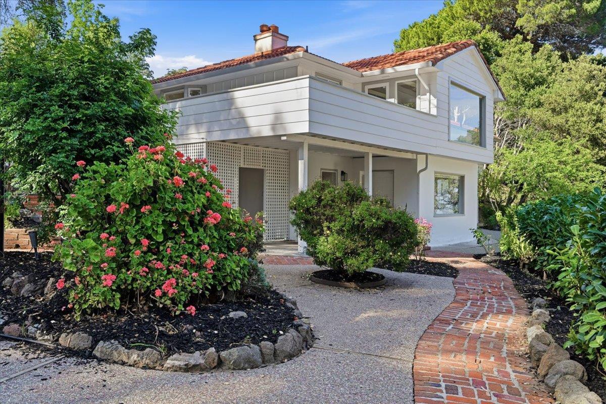 Detail Gallery Image 26 of 109 For 6 Spring Valley Ln, Millbrae,  CA 94030 - 6 Beds | 4 Baths