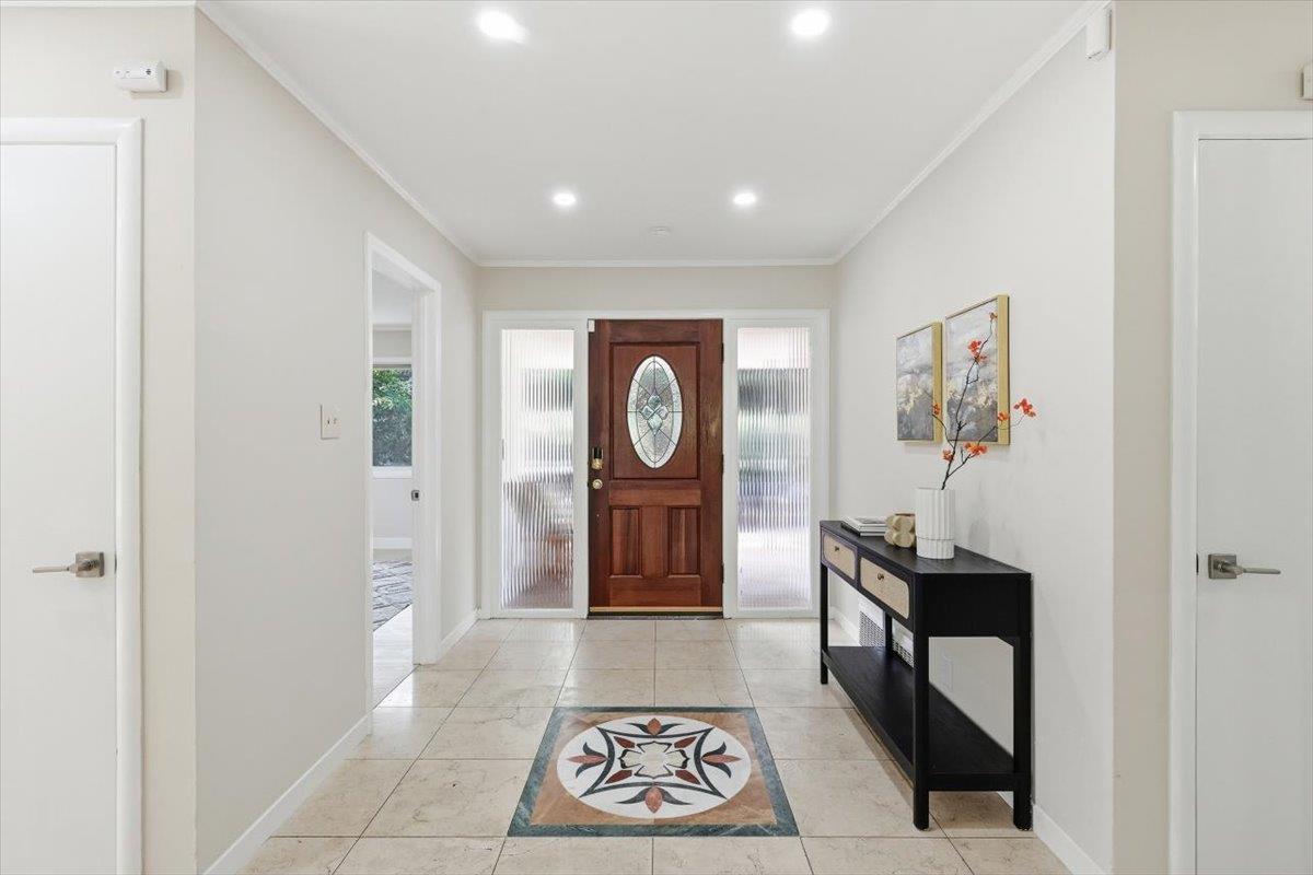 Detail Gallery Image 4 of 109 For 6 Spring Valley Ln, Millbrae,  CA 94030 - 6 Beds | 4 Baths