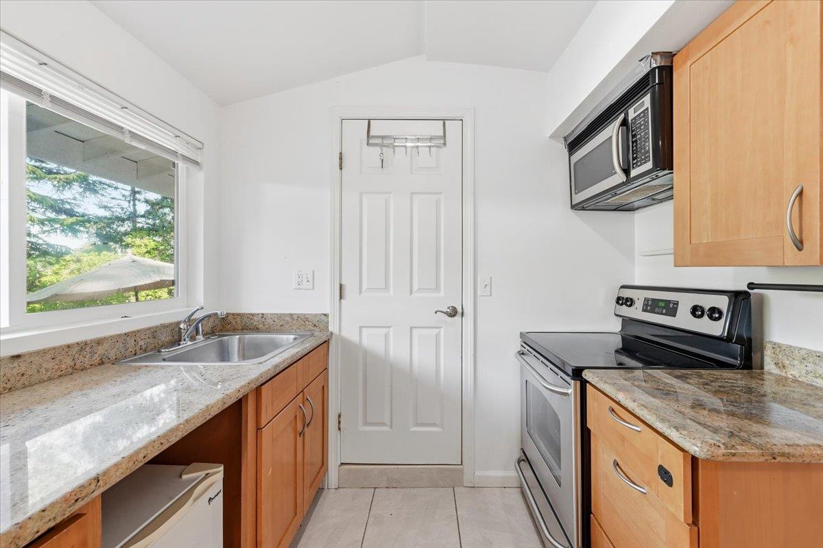 Detail Gallery Image 80 of 109 For 6 Spring Valley Ln, Millbrae,  CA 94030 - 6 Beds | 4 Baths