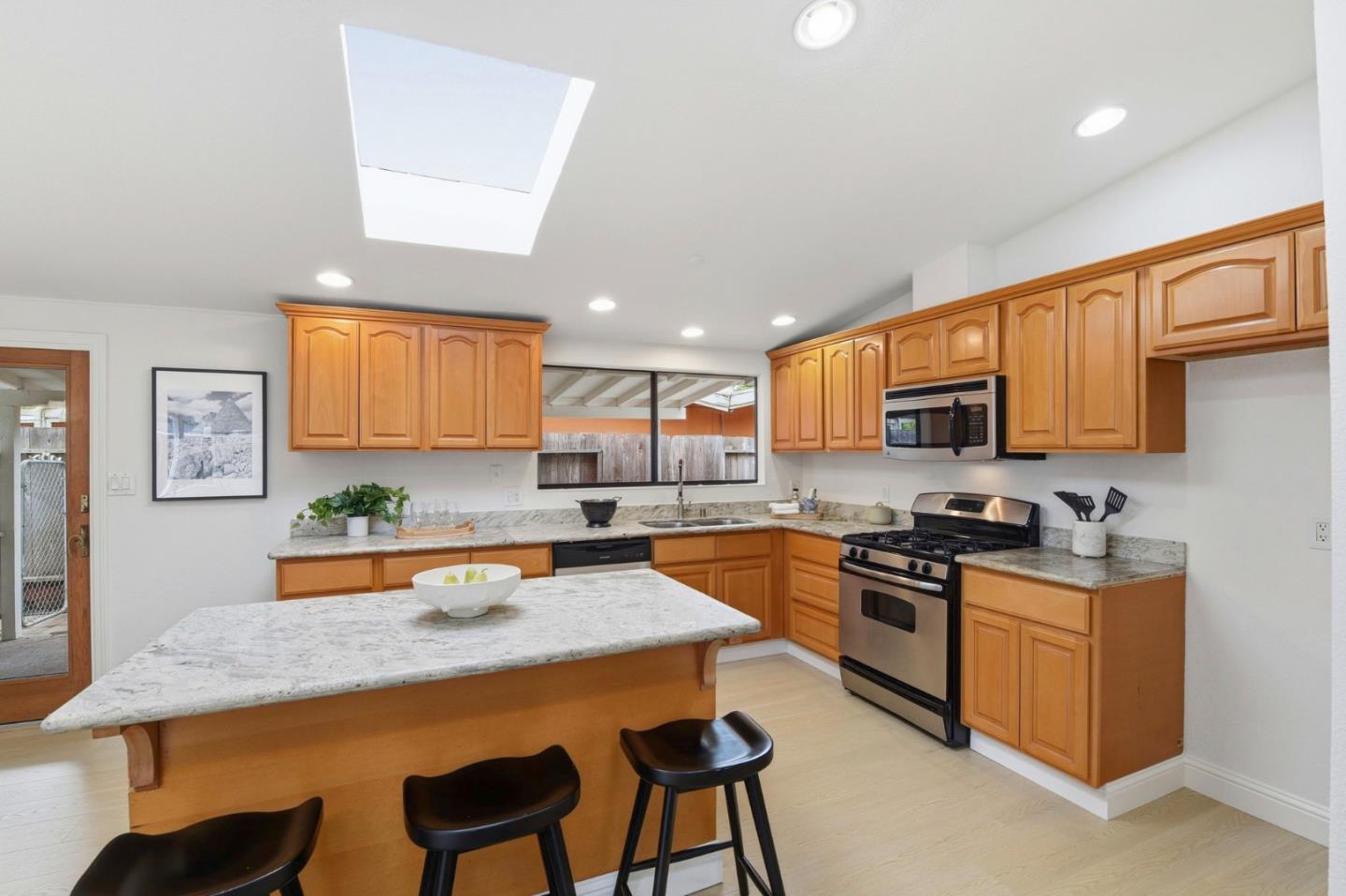 Detail Gallery Image 12 of 41 For 794 Lakemuir Dr, Sunnyvale,  CA 94089 - 3 Beds | 2 Baths