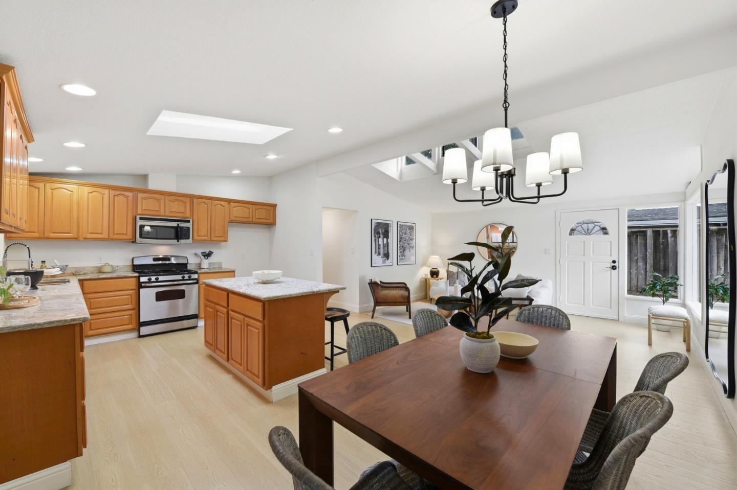 Detail Gallery Image 14 of 41 For 794 Lakemuir Dr, Sunnyvale,  CA 94089 - 3 Beds | 2 Baths