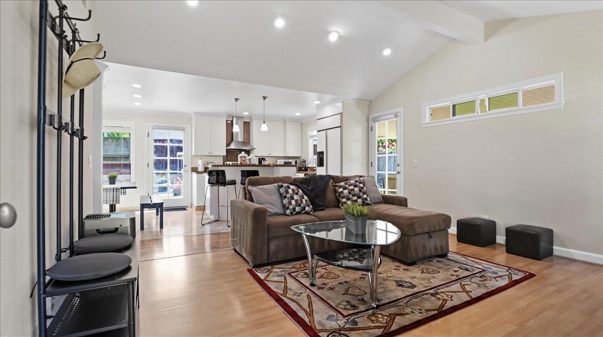 Detail Gallery Image 3 of 12 For 2162 Stratton Pl, San Jose,  CA 95131 - 3 Beds | 2 Baths